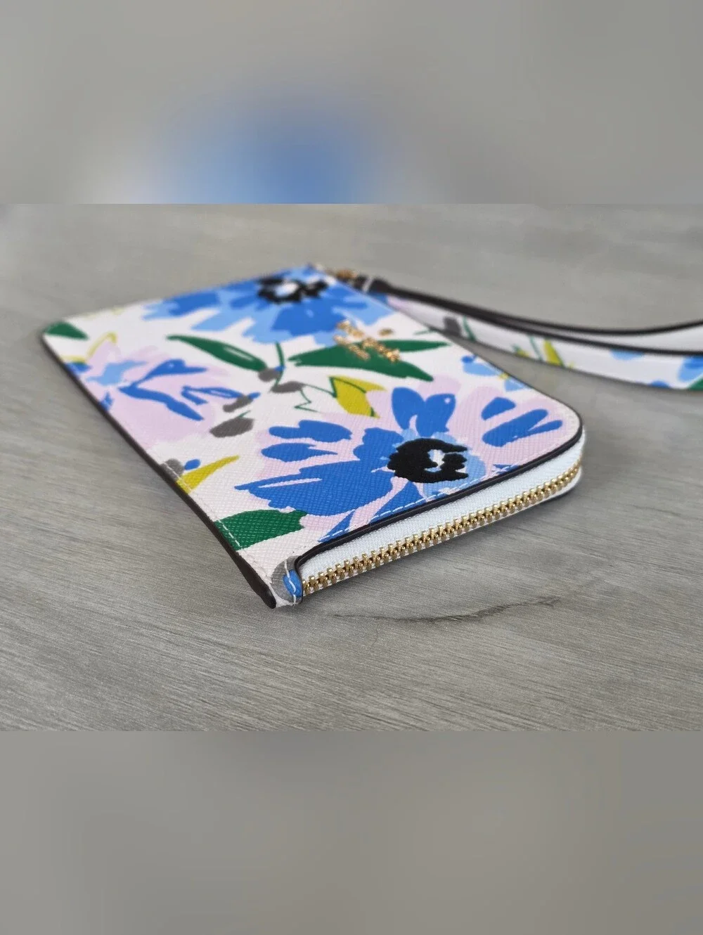 kate spade Lucy Floral L-Zip Wristlet